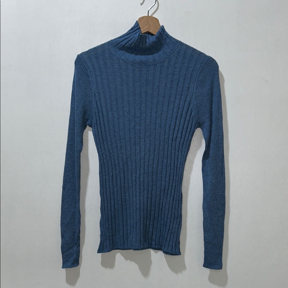 WHBM WOMENS BLUE RIBBED KNIT TOP TURKLE NECK  Sz MD